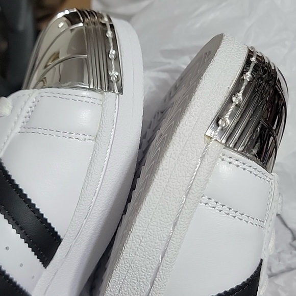 Adidas - Picture 3 of 7